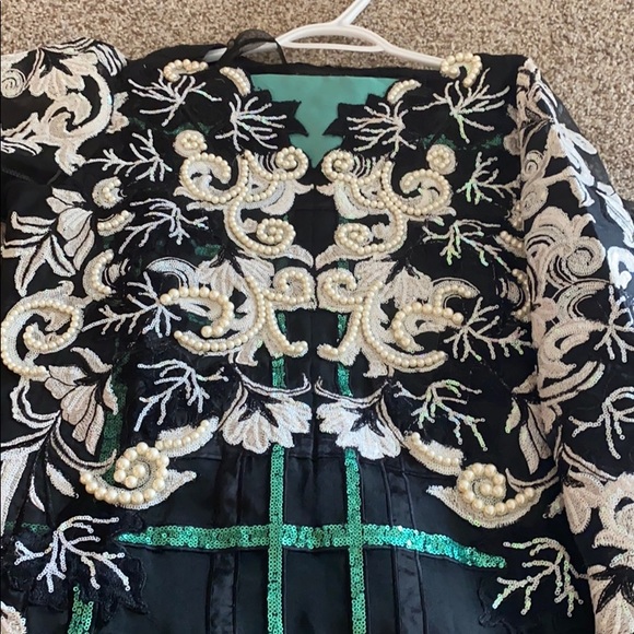 Pakistani Designer suit Mushq - Picture 4 of 6